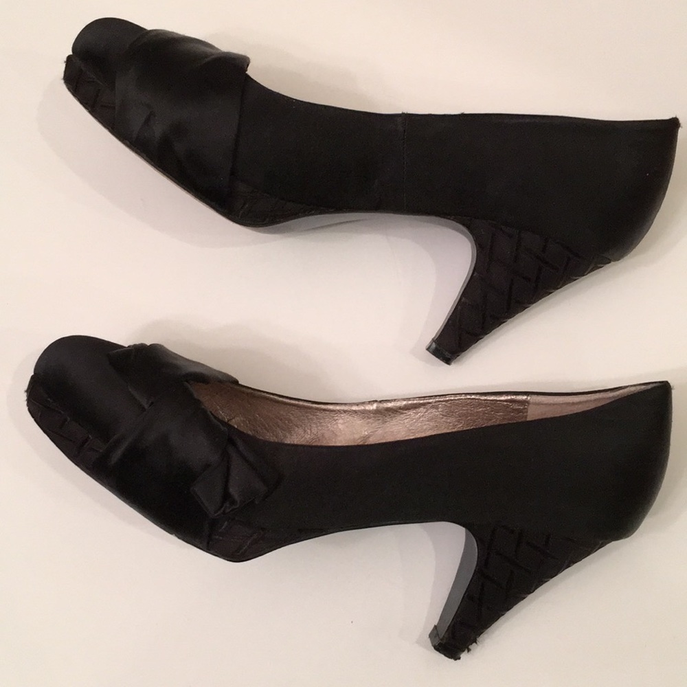Chic Black Satin Heels